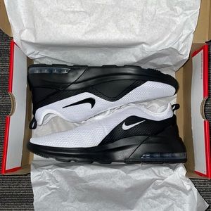 Women’s Nike Air Max Motion 2